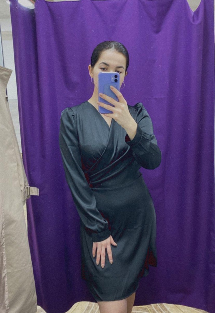 Приехало на следущий день, платье чудесное, сидит классно, материал к телу приятный, подчеркивает все достоинства фигуры, швы ровные, смотрится дорого, я в восторге, рекомендую однозначно 😍 с лодочками или босоножками на каблуке будет просто 🔥🔥🔥🔥