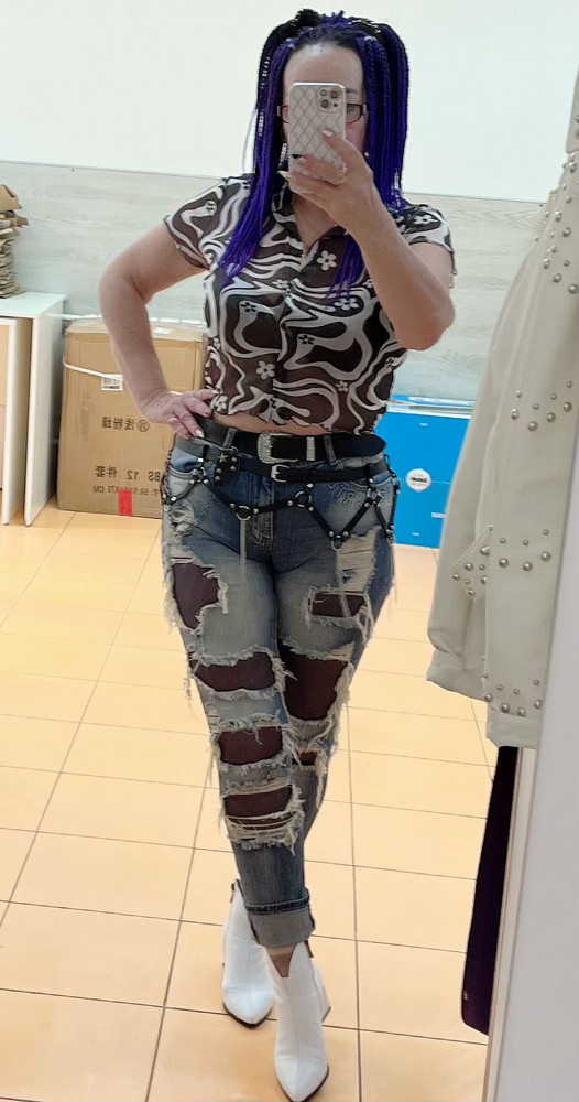 Отличный пояс , стильный , хорошо смотрится, на счёт  натуральной кожи ,,,,не знаю, нечего не могу сказать, со временем пойму при носке ,, спасибо производителю!!!!