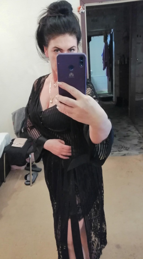 Очень симпатичная, взяла в комплект ниглиже, ношу 48 размер. Постирала, померла дома, сделала фото может кому то поможет определиться.