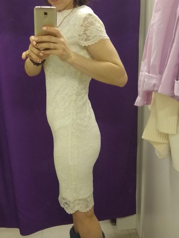 Платье в размер, очень приятное к тело, ткань мягкая, в целом очень красивое, но светится, мне не комфортно и фигура конечно должна быть идеальной. К сожалению отказ