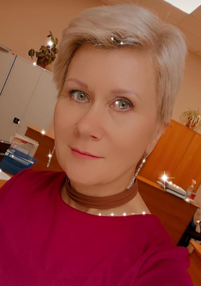 Мягкая замша, приятная не натирает кожу. Застежка удобная. Пришло все целое. Спасибо производителю и ВБ.