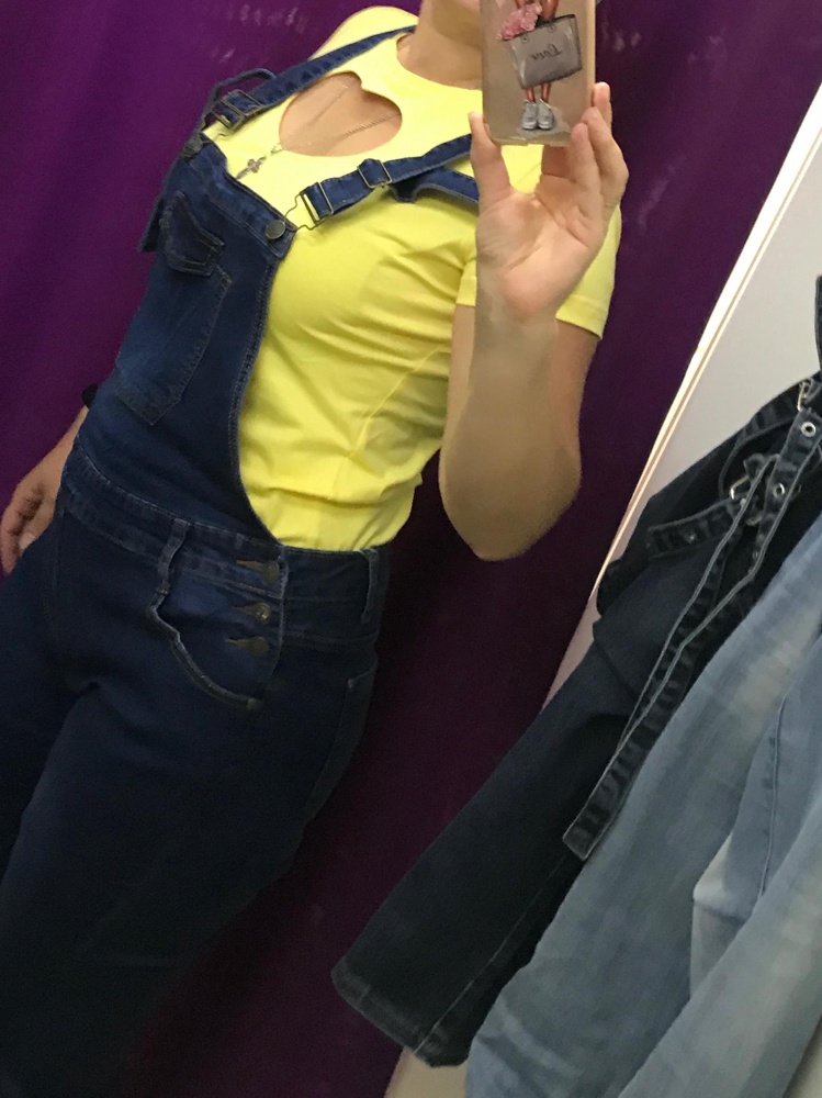 не плохая, качественная, яркая, мой размер где то 48 чуть больше, грудь 2 номер, думаю на грудь больше номера будет лучше сидеть 