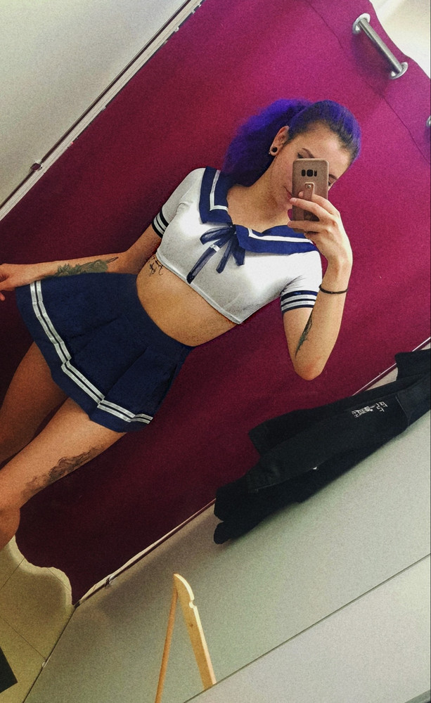 На рост 175 верх немного коротковат, но с небольшой грудью это не критично😅
Качество хорошее за свои деньги, материал приятный
О покупке не жалею, очень довольна :)
Еще и гольфики в комплекте черные (думала, будет без них)


