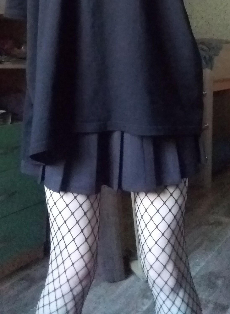 крутые колготки, пришли без повреждений, с юбкой прикольно смотрится, советую всем