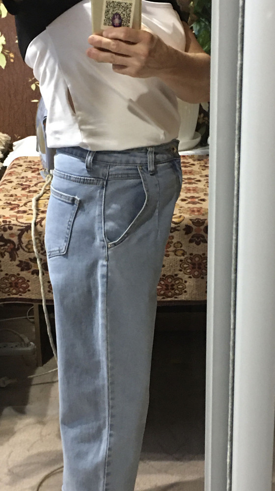 Ткань приятная к телу , но думаю не 100%хлопок, с добавлением лайкры, хорошо тянется. Ношу 46 р, ОГ 96 см, ОТ 80 см заказала 48 р , люблю по свободнее. Снимаю звезду за брак, возвращать не буду , цена повысилась, да, и не проблема по шву прошить.