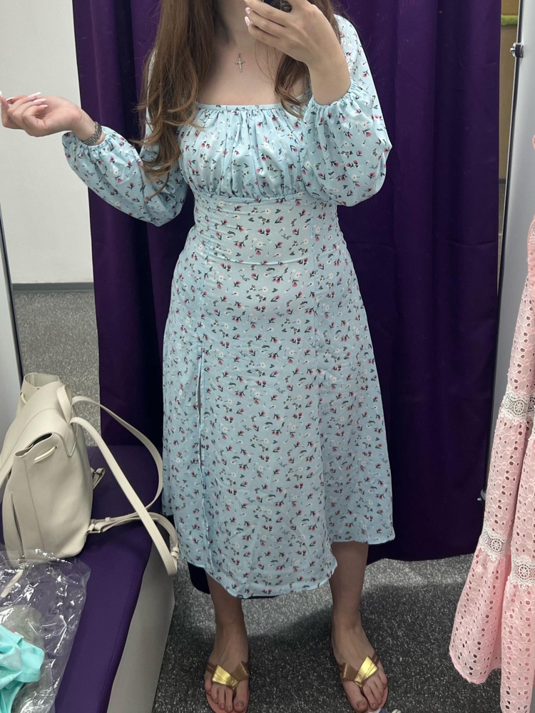 Маломерит, если вы привыкли к стандартной размерной сетке, если по Китаю, то размер в размер. Обтянуто весь живот и передавило грудь 2 размера, ткань просвечивается, в общем, тем, кто привык к качеству и пошиву MB(сокращённо, потому что не реклама), то этот вариант вам вряд ли понравится 