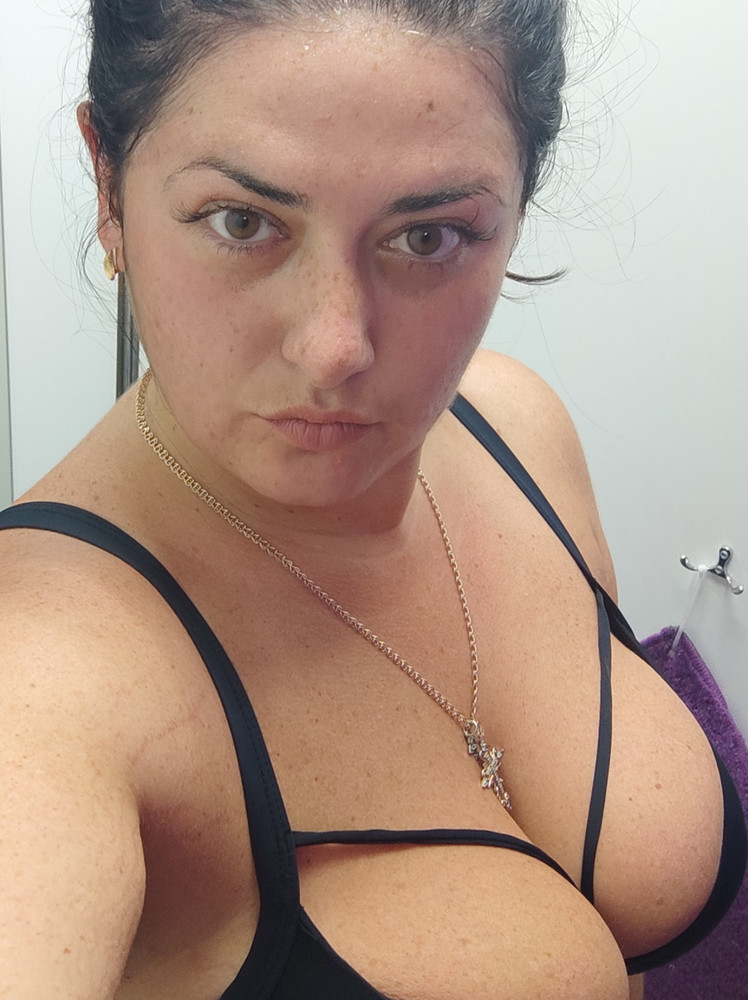 Модель купальника понравилась, чашка на 5 размер груди маловата, но решила оставить. На 54 и 56 чашка Е, была бы замечательно.