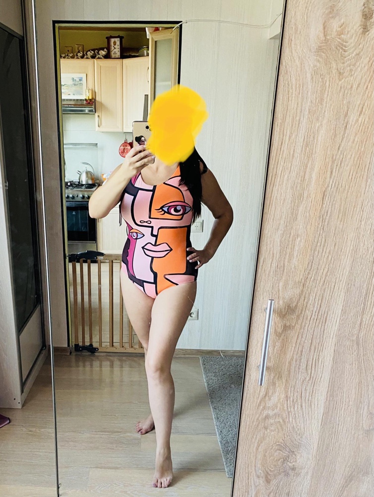 Купальник огонь, мне очень понравился. На мою большую грудь, вкладки обычно вытаскиваю, а тут даже не пришлось вытаскивать. Качество ткани хорошее, никаких посторонних запахов и ниток нет. 