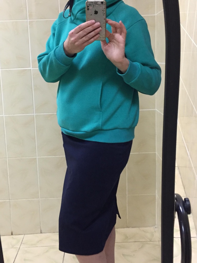 Юбка очень понравилась.С кроссовками тоже хорошо смотрится.Как по мне я может быть сделала на обтачке, без пояса