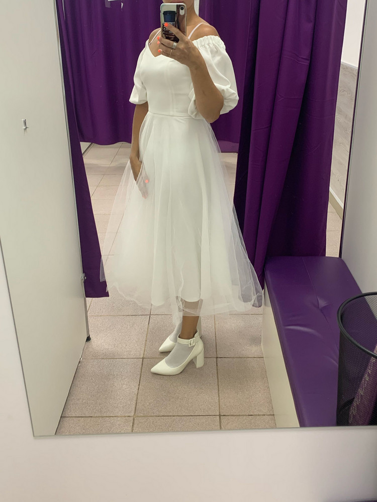 Платье красивое ,но смущает то что фатин цепляется ,внизу кажется как-то не аккуратно !Пробовала отпарить ,все равно это не помогло !Края фатина не ровные .А так платье в целом классное!