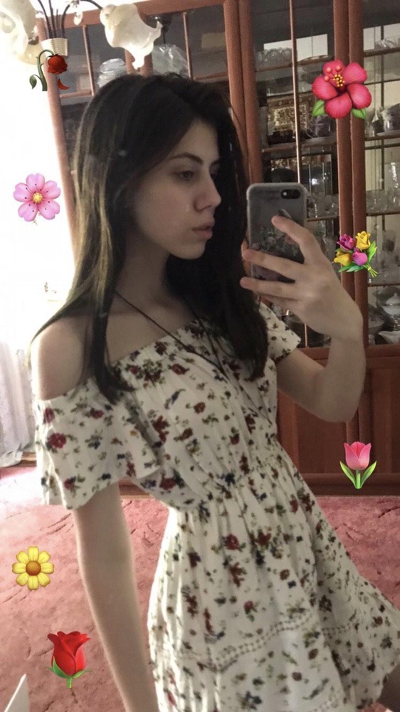 Платье красивое, но нужно было брать на размер больше (у меня рост 173, ношу размер М).