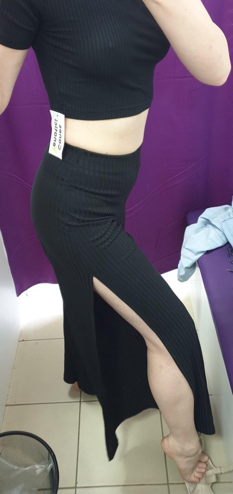 Штаны отличные, приятная ткань и хорошая посадка, можно носить в жару, резинка плотная, но не тугая, если есть живот, то может немного давить, но мне отлично. На рост 175 идеально! Размер в размер!