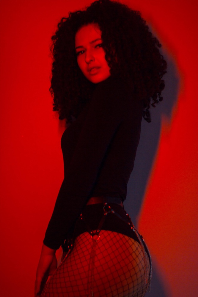 Очень крутая вещь!! Кайфую) на все фотосессии!