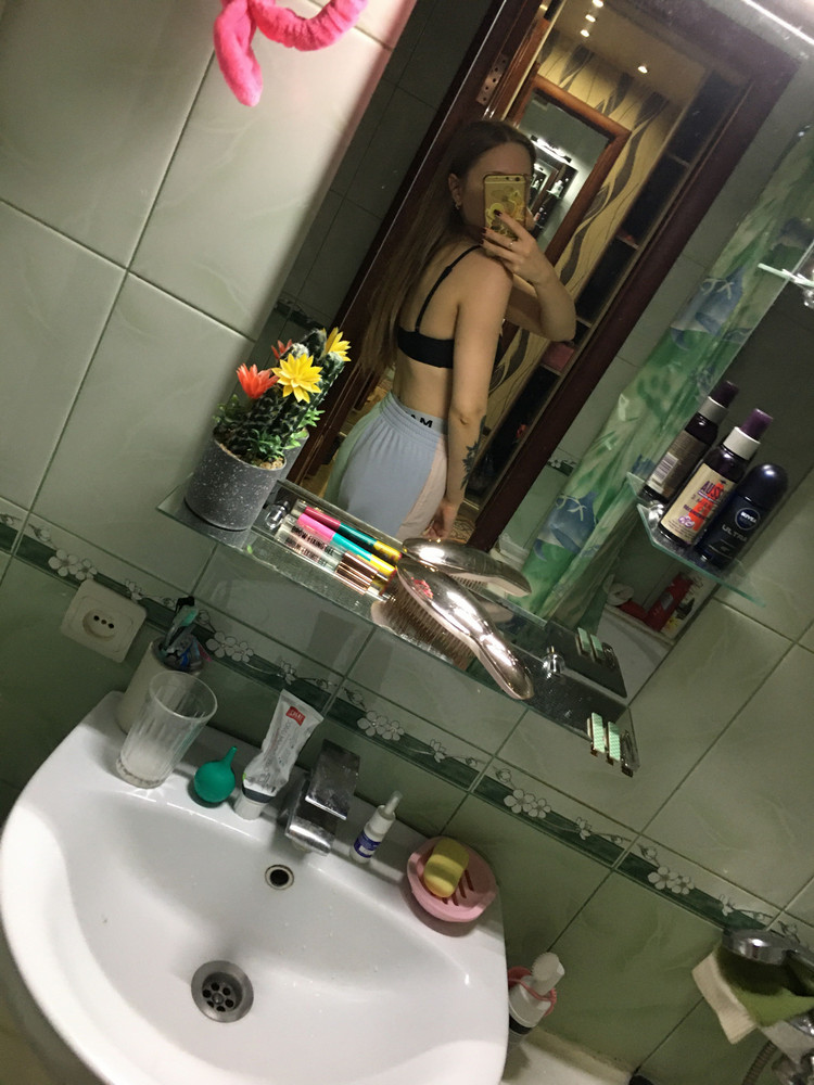 Отличный купальник, размер s соответствует параметрам, я не сильно худая и грудь у меня не маленькая, ничего не пережимает)