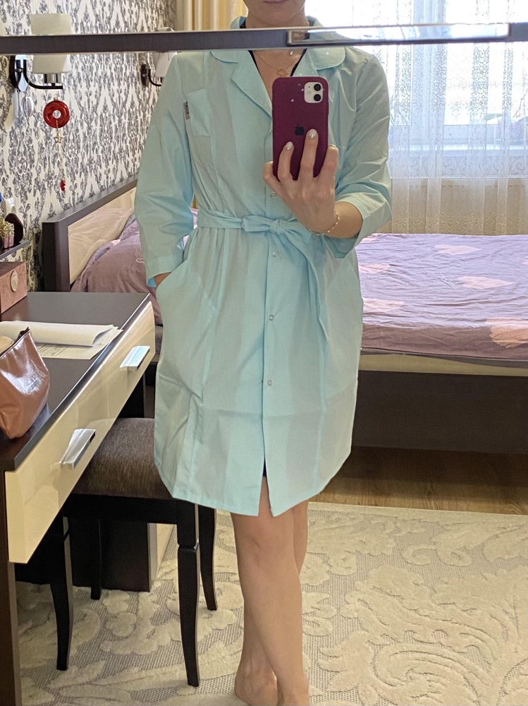 Халат понравился, фасон хороший и сшит аккуратно, но почитав отзывы маломерит заказала на размер больше и оказался очень свободно крутится вокруг меня😔все равно оставила хороший халат 