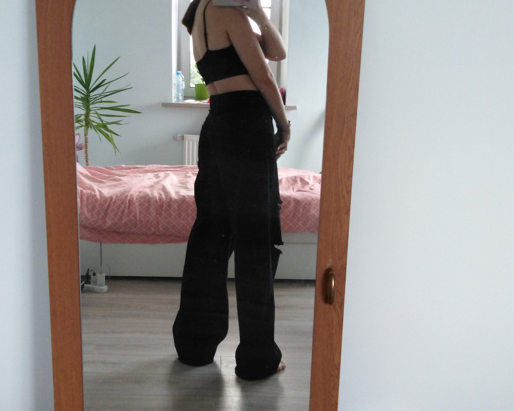 джинсы классные, но даже на мой рост 167см очень длинные. девочкам с ростом 150 не советую, т.к. вы в них утоните