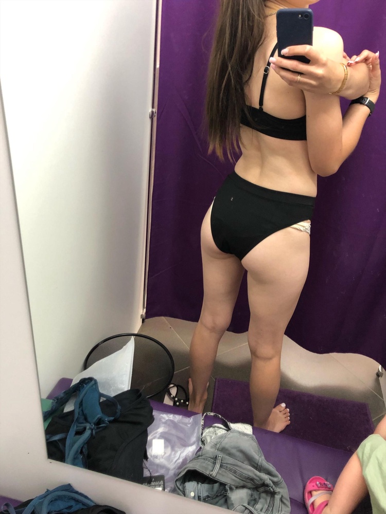 Взяла за 1750 вроде.Хороший.Не огромные трусы,как у остальных купальников.На меня,девочку почти 30 лет размер S подошёл хорошо😂А то пишут тут,что он максимум лет на 14.