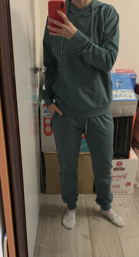 Костюм приятный. На рост 162 см взяла размер S, действительно штаны чуть длинноваты, но манжеты спасают. Спасибо продавцу