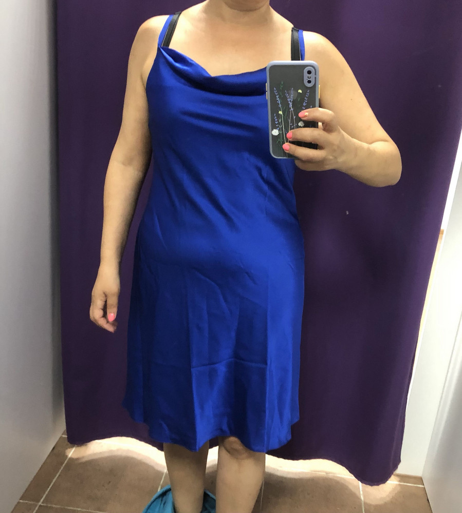 Очень красивое,цвет🔥К сожалению облегающее,мне не подошел фасон