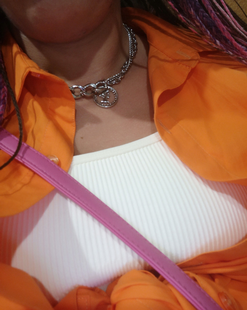 Потрясающий топ, плотный, но при этом очень мягкий и приятный к телу, однозначно рекомендую к покупке, стоит своих денег 👍