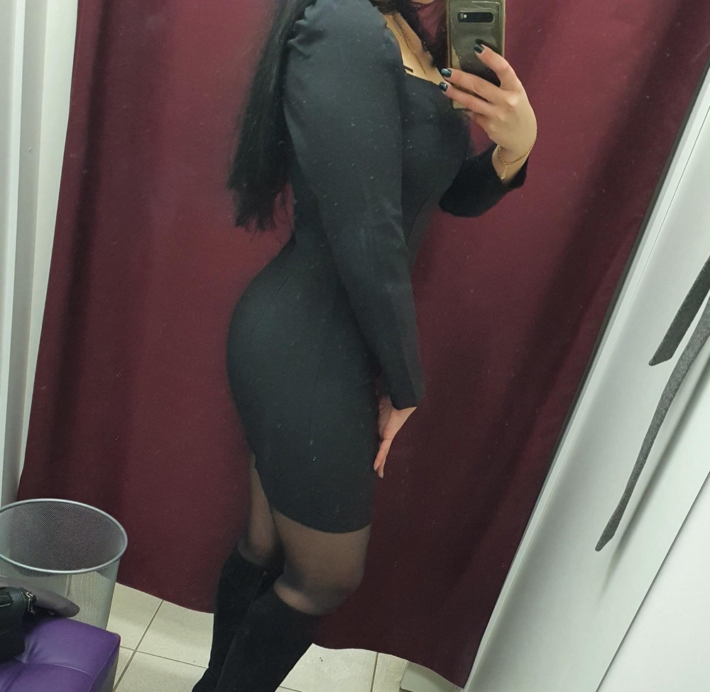 Платье супер
Платье маломерит.
На 44  заказала 46