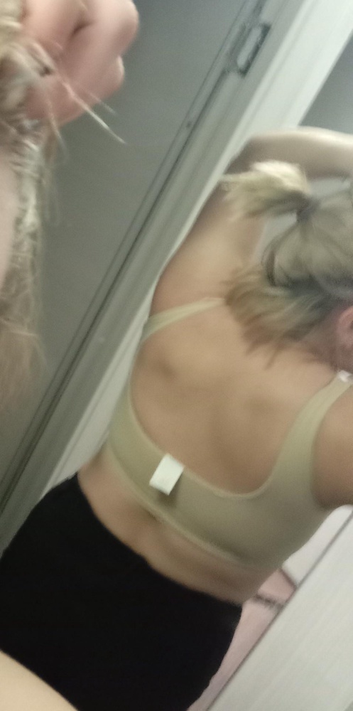 Очень удобно,уже через несколько минут забываешь, что он на тебе, грудь держит здорово, сначала показалось, что жал, но потом все прошло, буду использовать даже для спорта. Но смотреться не очень эстетично, без меж грудного шва, кому это важно не берите)