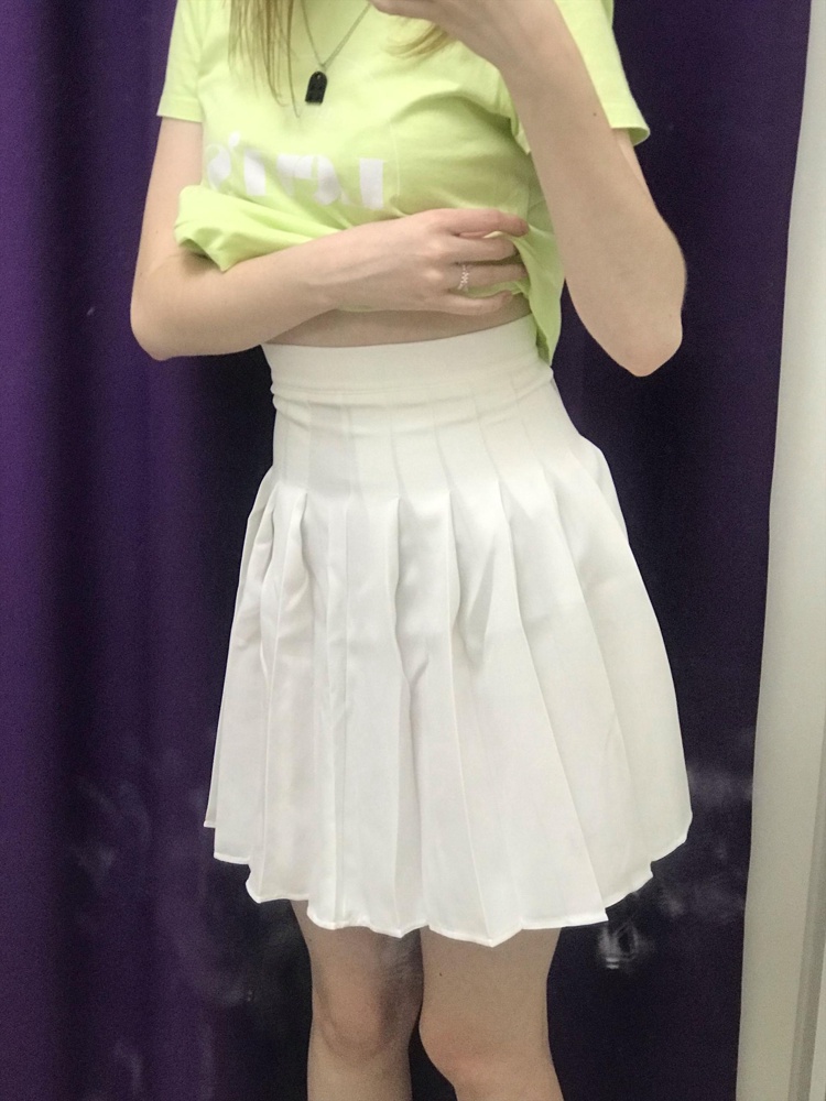 возврат, но только из-за размера! юбка хорошая, перезакажу! просто не предусмотрела, что на талию 62 см (к тому же я хотела заправлять футболку в юбку) лучше взять размер не xs, а s:) будте внимательны зайки. по длине все просто замечательно, думаю, просвечивать не будет, но ткань я думала, что другая будет, а так все оки💘