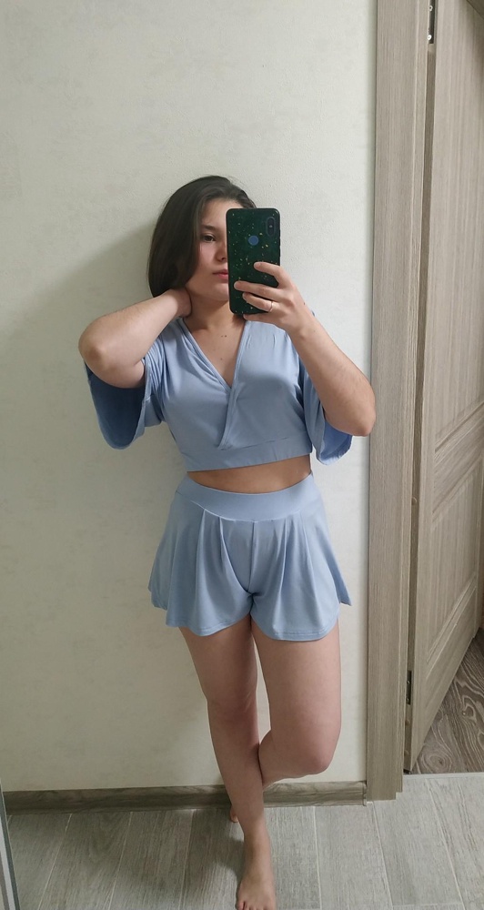 На 88-66-90 низ подошёл хорошо, верх великоват, тонкий, лёгкий, для дома удобно, резинка тугая, но может быть ещё растянется