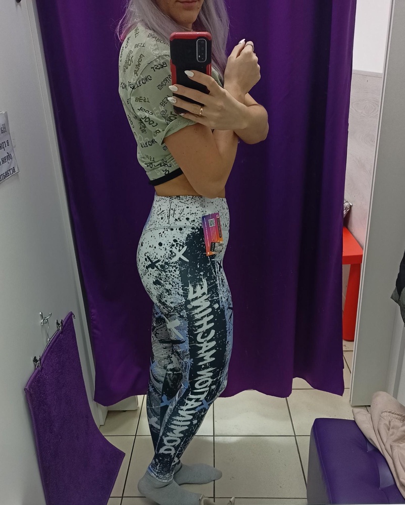 Отличные лосины, тянутся замечательно, не просвечивают, внутри приятная к телу ткань. Закажу ещё однозначно. На рост 170 заказывала 170-176. Ещё бы топ без рукавов был, было бы замечательно.