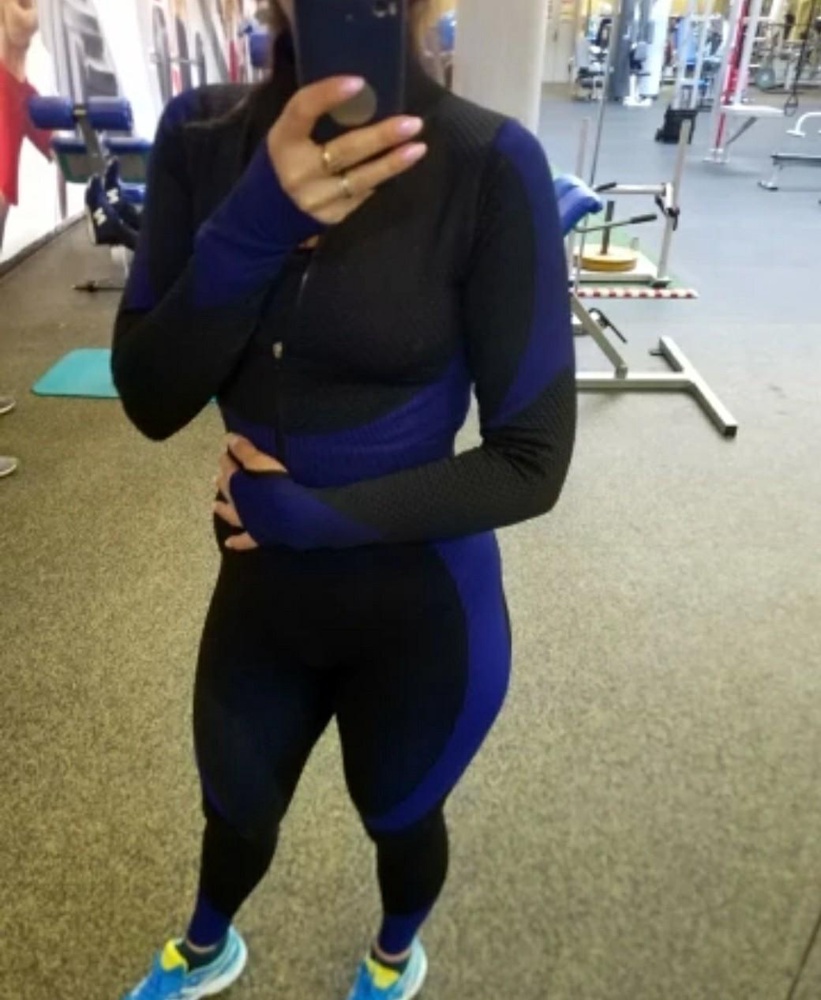 Опробовала в спорт зале, нигде не ёрзает не задирается! А это важно! Понравился в деле, с виду тоже красивый)