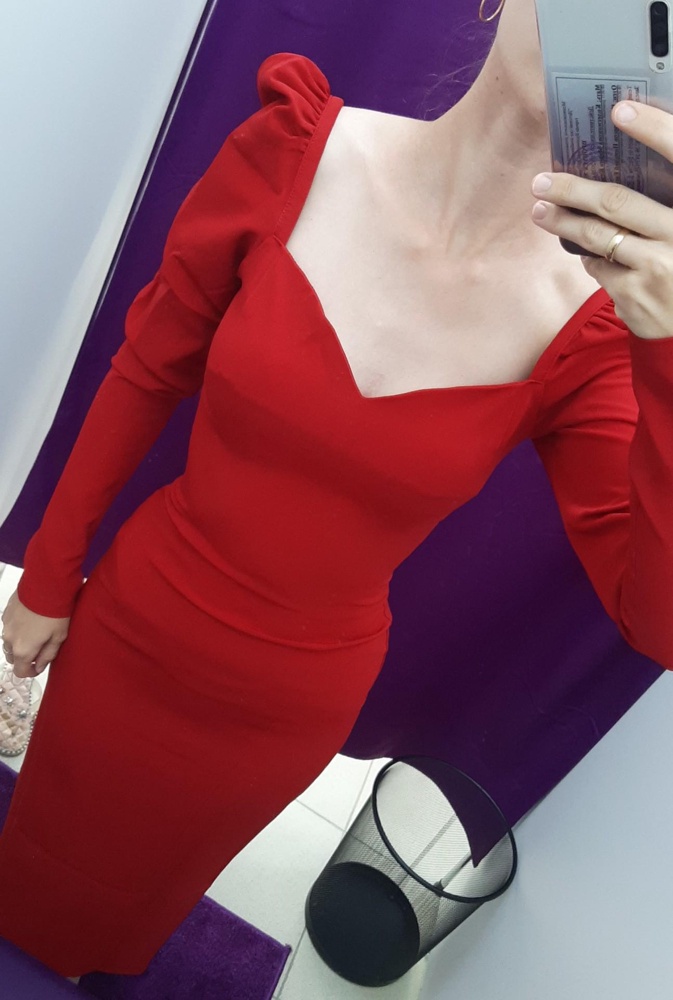 Платье очень красивое. 
Долго читала отзывы . Заказала 42 размер на параметры о/г 90, о/т 64 , о/б 92 , рост 167 подошло идеально . Ткань плотная ,но тянется немного. Вообщем советую к покупке .