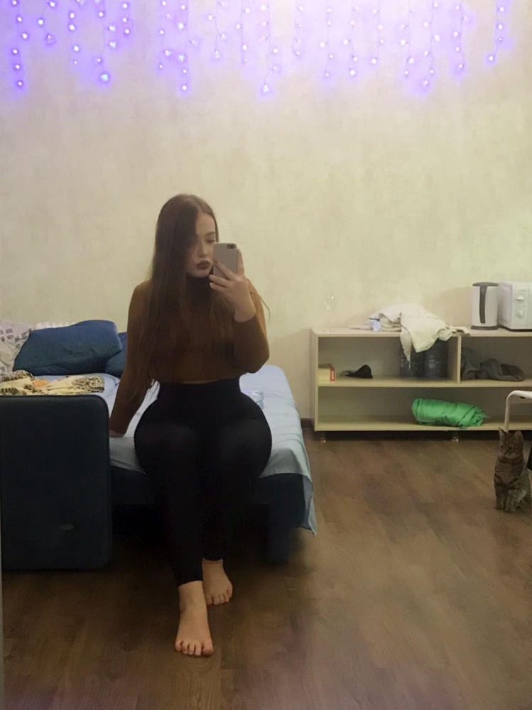 Это просто обалденные тайтсы !!!! Сидят четко по фигуре . Талию держат и утягивают настолько , что ваша асс становится как у Ким Кардашьян , но при этом никакого дискомфорта вы не испытываете , дышать удобно , резинка хорошо тянется.  Вы точно не останетесь без внимания .  Не просвечивают , очень удобные . На свои параметры 90-73-110 брала  размер s  и не прогадала . Для занятия спортом очень даже удобны , да и в люди выйти можно (и в пир и в мир) . Безусловно буду заказывать ещё! Очень качественные швы , нигде ничего не торчит , ткань как своя собственная кожа . Свою цену оправдывают на 73839373920727 процентов . Девочки , берите ,  не пожалеете !!!