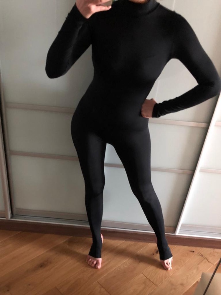 Ааааа!!! Наконец-то у меня есть комбез Ниндзя) Давно хотела именно эту модель
На тренировке смотрится просто SUPER HOT, я была звездой

Тянется ОЧЕНЬ хорошо, так что на S будет и XS комфортно сидеть
Не просвечивает, но мой вам совет - лучше надевать бесшовное белье
Для тех, кто не любит одежду с горлом - лучше посмотреть другой комбез с вырезом-лодочкой (у меня он тоже есть)
Очень крутое качество, и главное стройнит)) реально чувствуешь себя ниндзей и балериной в одном флаконе)