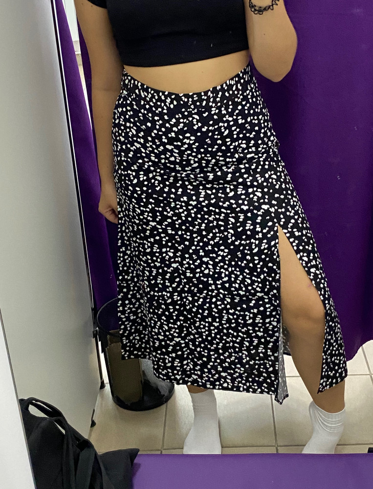 юбка мне понравилась!! Слегка большая в талии, но ничего страшного. Брала 46 размер на ОТ 72 ОБ 104. 