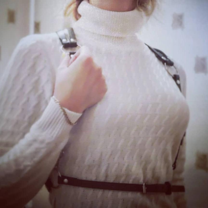 Хорошая качественная вещь. За 1500 взяла не думая. Очень сексуально смотрится.