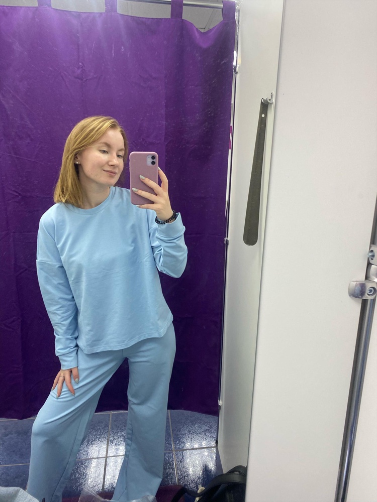 Девочки, костюм невероятный , прямо от каждого прикосновения чувствуется качество производства. Мне он очень понравился, но к сожалению самый маленький размер оказался для меня большим. Очень советую!