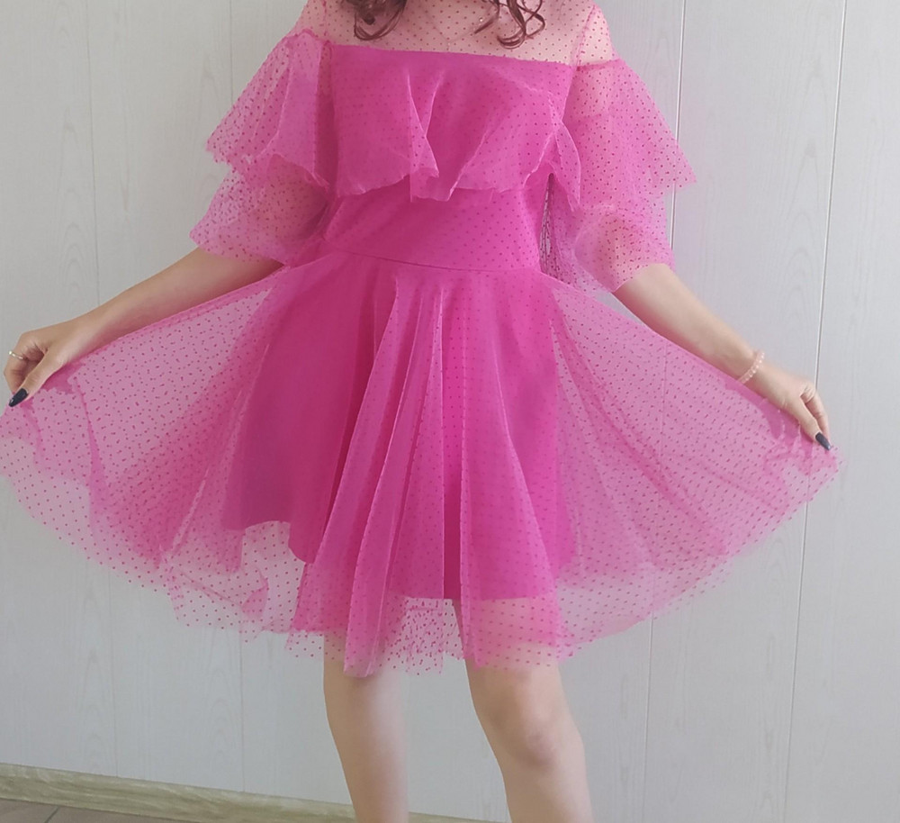 Платье просто бомба, была в нем на выпускном -очень ярко и мило смотрелось на мне )
Ткань очень приятная телу.
Спасибо продавцу за качественный товар:)