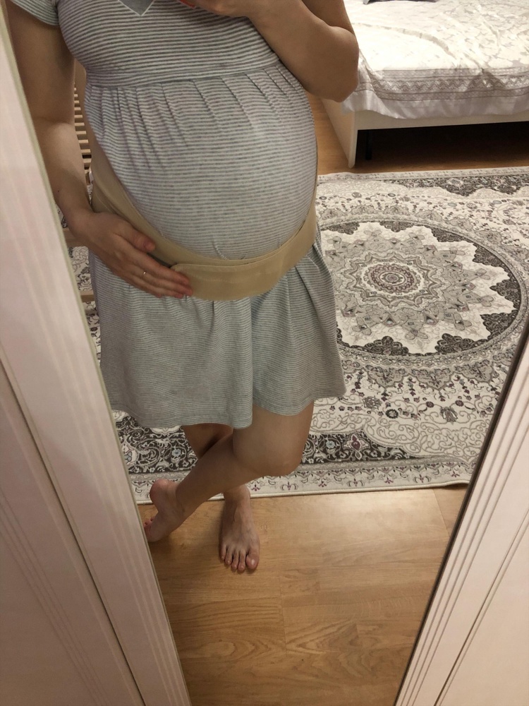 Я в восторге.  У меня один вопрос.  Почему. Я его не купила раньше.  Сейчас 8 мес. Предыдущий бандаж мне стал маленьким.  Купила, сразу одела.  И вообще такой кайф.  Сразу легче.  Пузо у меня большое.  Ходить тяжело.  Подниматься все время 2 этаж.  Там моя спальня.  Вообще тяжко было.  Щас даже старшего на руки могу брать.  Мне очень помог.  Спасибо производителям и WB 