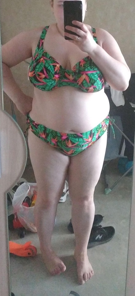 На российский 54 взяла 54 производителя, оказался велик. И в объеме и в чашке, брители убавленые до конца грудь не держат. Взяла, т.к. срочно был нужен, ушью  брительки