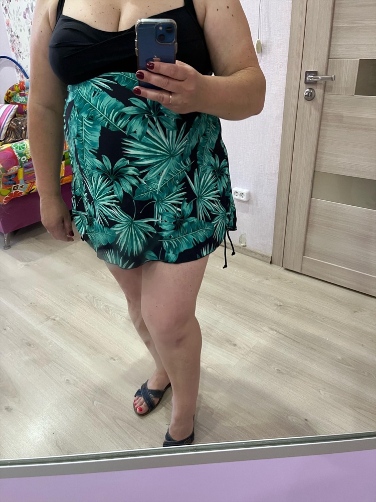 Размер совпадает, качество хорошее, низ сел идеально. Но живот больше выделяет, чем скрывает. На другой тип фигуры будет идеально! Зону бикини хорошо прикрывает.