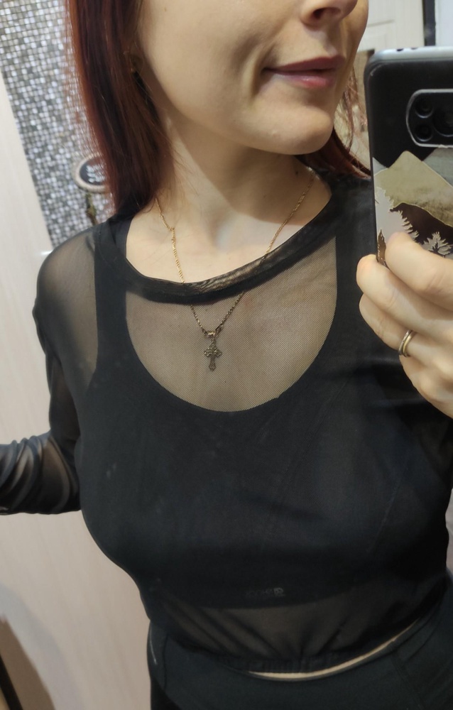 За эти деньги топ хороший, сетка мягкая. Но мне как-то не хватает пространства в нем, хочется немного свободнее и каплю длиннее. У меня объемы сейчас 95-71 , ношу М (46) , заказанный L как будто маловат. Оставила, буду ещё худеть. И ещё горловина как-то не очень смотрится, но это придирки.