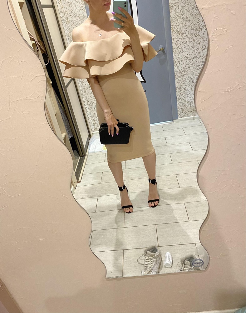 Очень красивое платье, соответствует описанию 