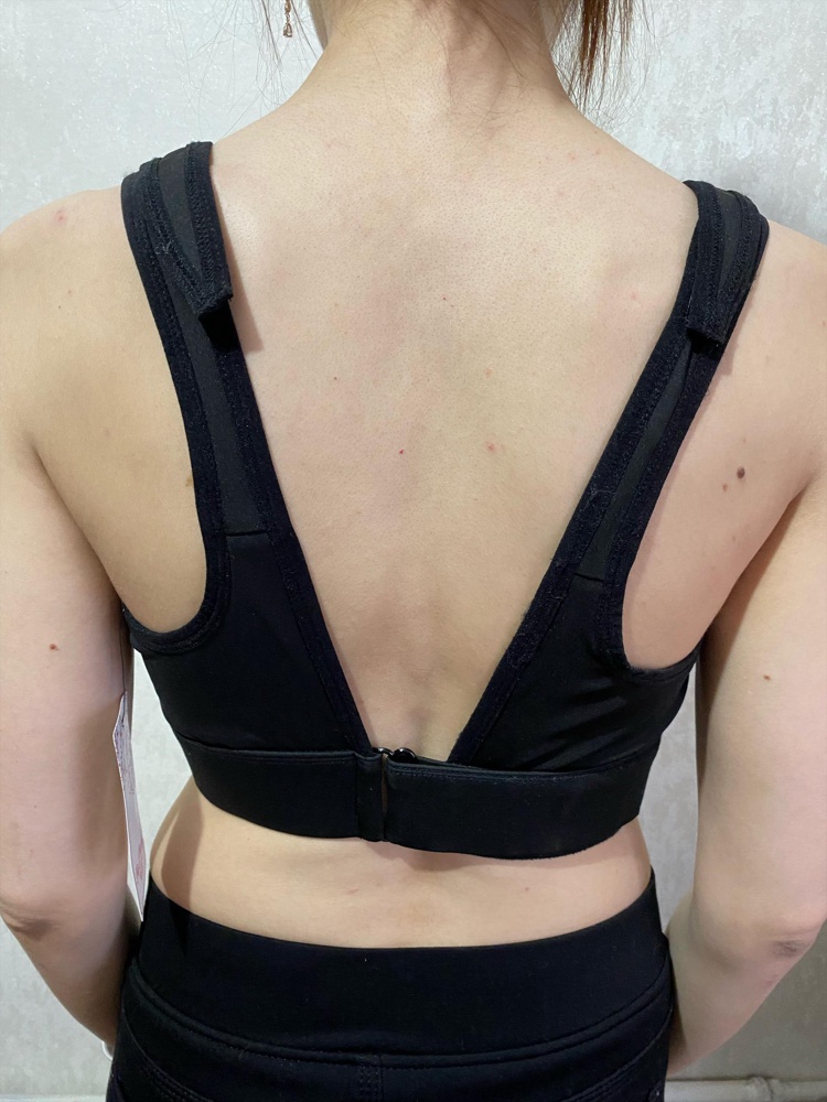 Бюстгальтер супер 😻 не маломерка. Брала 50-52 отлично сел👌🏻Бретельки на липучках, на спине тоже липучки, можно подкорректировать под свой размер, чтоб было комфортно👍🏻Дополнительный плюс, что есть чехол в комплекте😍Удобно хранить или перевозить. Отдельное спасибо продавцу за упаковку продукта, что все анонимно, и никаких надписей какой именно бюстгальтер лежит в посылке , нет👍🏻😁Всем рекомендую 👍🏻 