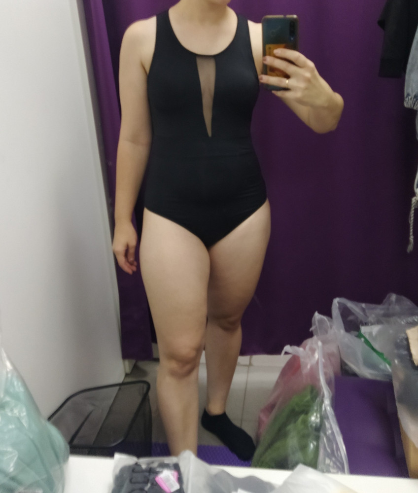 Купальник классный,размер заказала свой но он очень хорошо тянется,из за этого плохо утянулся животик... хотела перезаказать,но цена выросла почти на 500₽😐поэтому выбрала другую модель.... (Заказывала за 1377₽)