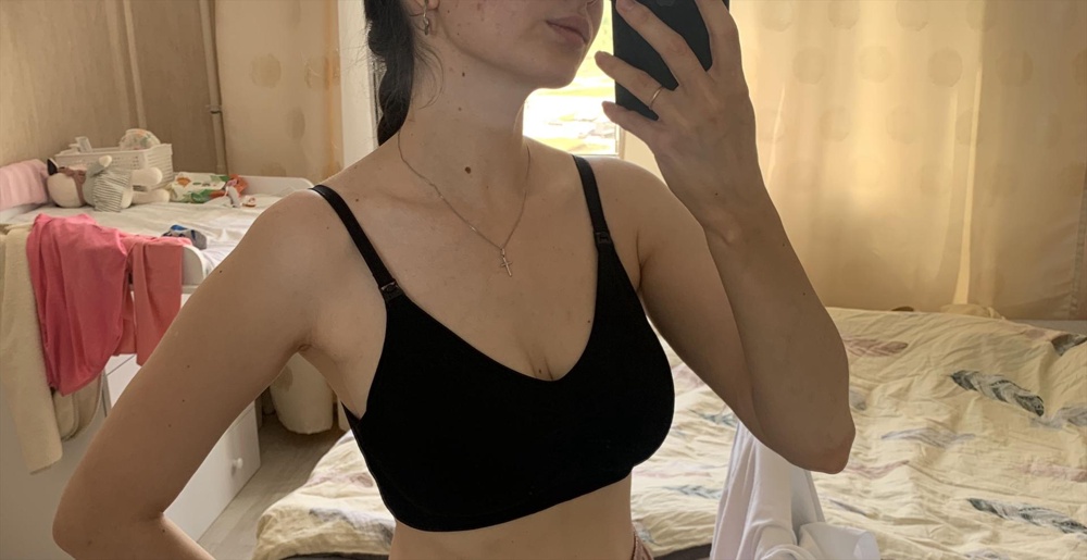 На мои параметры: Под грудью 74, Грудь 90, 75В взяла размер М, бюстгальтер сел хорошо, на фото с чашечками, так же их можно снять. 