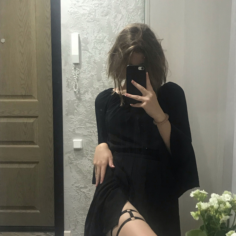 быстро распутывается и отлично регулируется, подойдёт на любую ножку!!