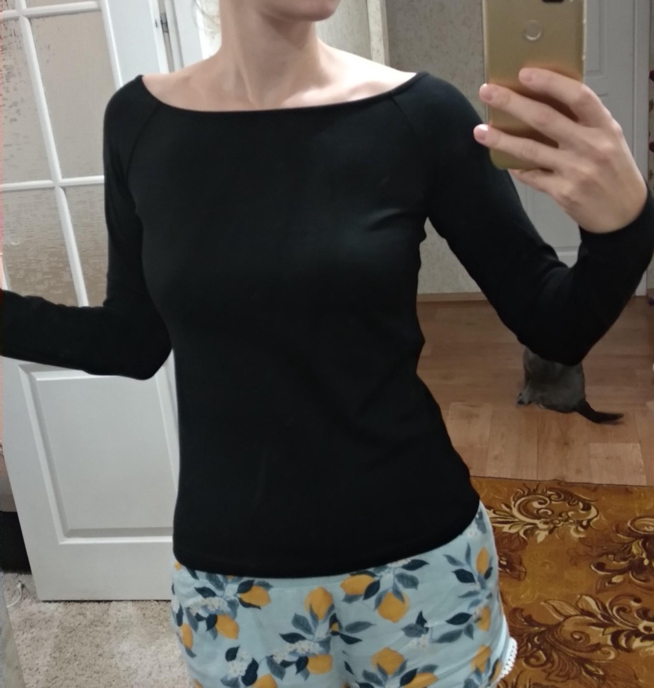 Отличный лонгслив. Соответствует размеру. Ткань приятная.