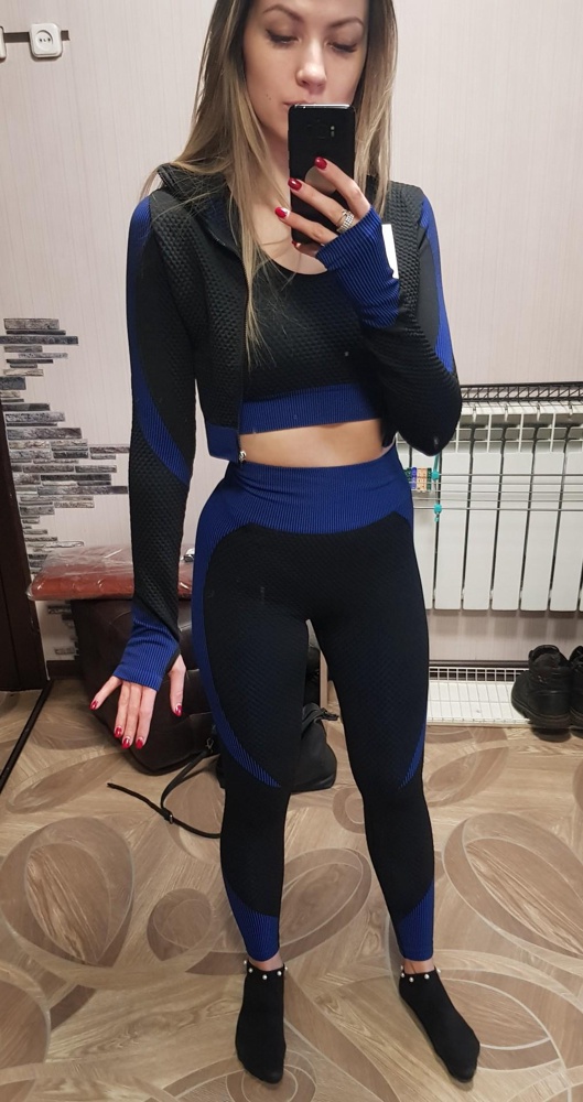 Верх немного маломерит, а в целом костюм супер)