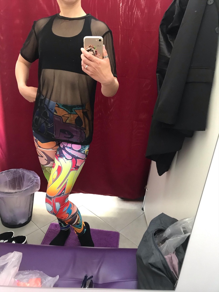 Интересная футболка, качество на высоте. Но на меня не села.