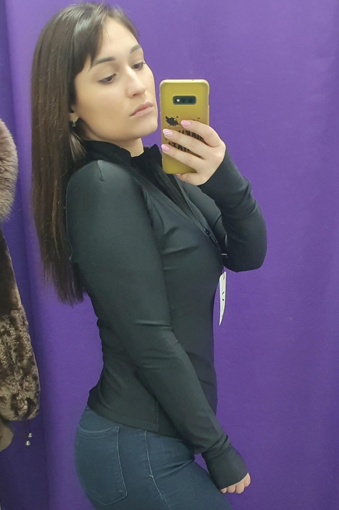 Ткань не очень. Сидит не плохо, но предпочла другой вариант